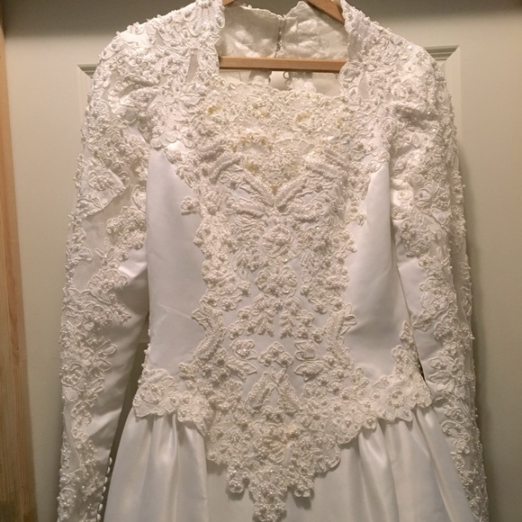 Wedding Dress 12 Salon Collection by Elena - Picture 3 of 13